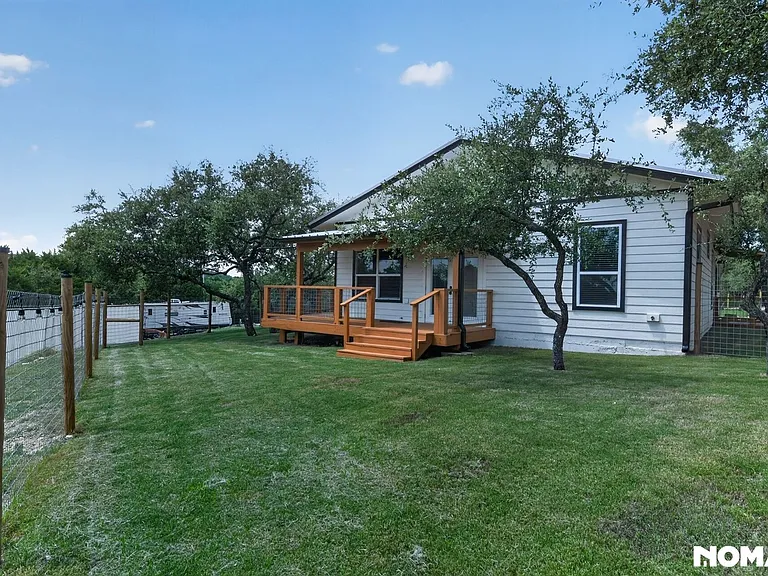 1130 Circle Acres Acres #A — Photo 3