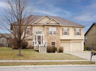 1108 E 15th St, Kearney, MO 64060