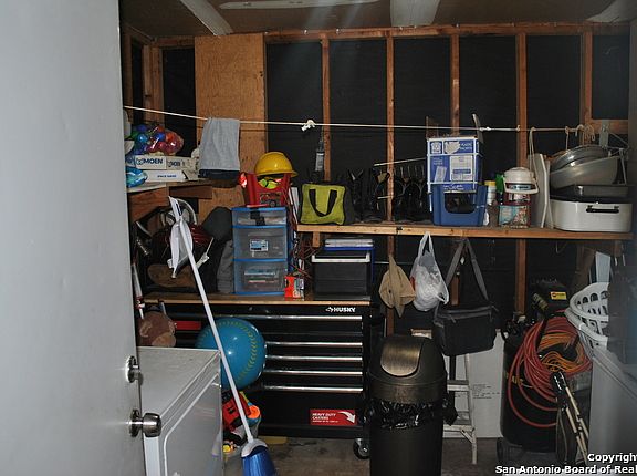 4th image of 9219 Port Victoria St