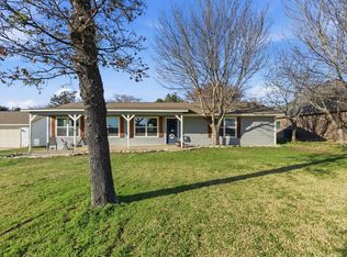 143 Mohave Dr E, Lake Kiowa, TX 76240