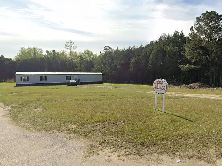 406 McQueen St — Photo 1