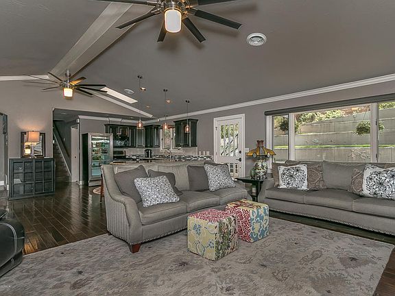 5th image of 221 S Shore Dr