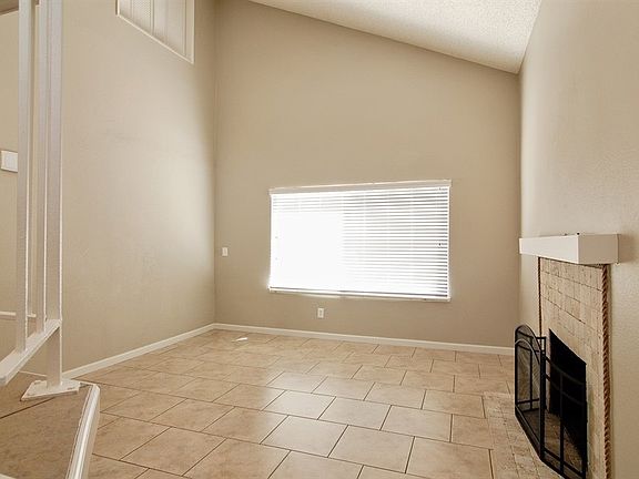 3rd image of 24333 Stacey Ave