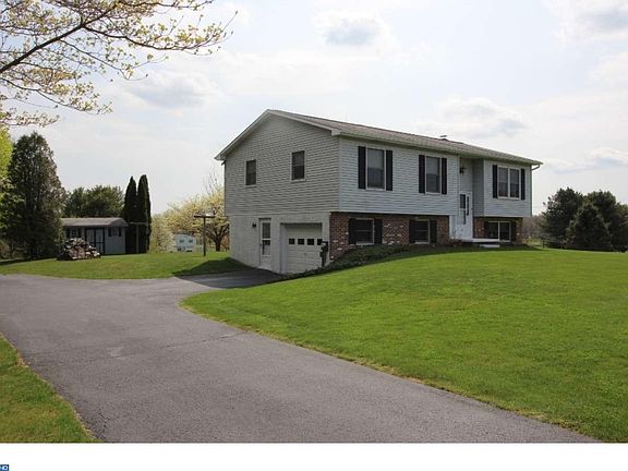 3rd image of 8 Cochran Dr