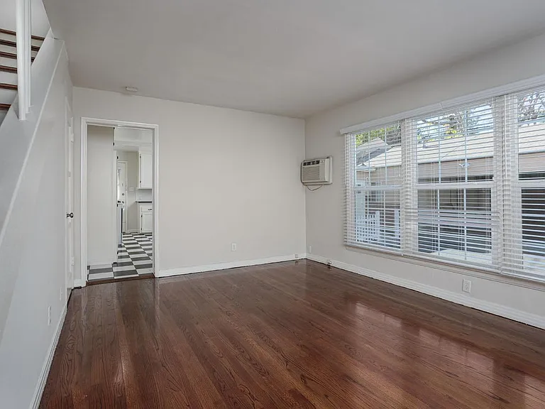 4281 Tujunga Ave — Photo 2
