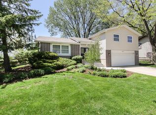 2002 W Parkview Cir, Hoffman Estates, IL 60169