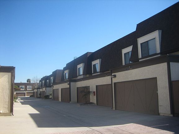3rd image of 2313 Artesia Blvd