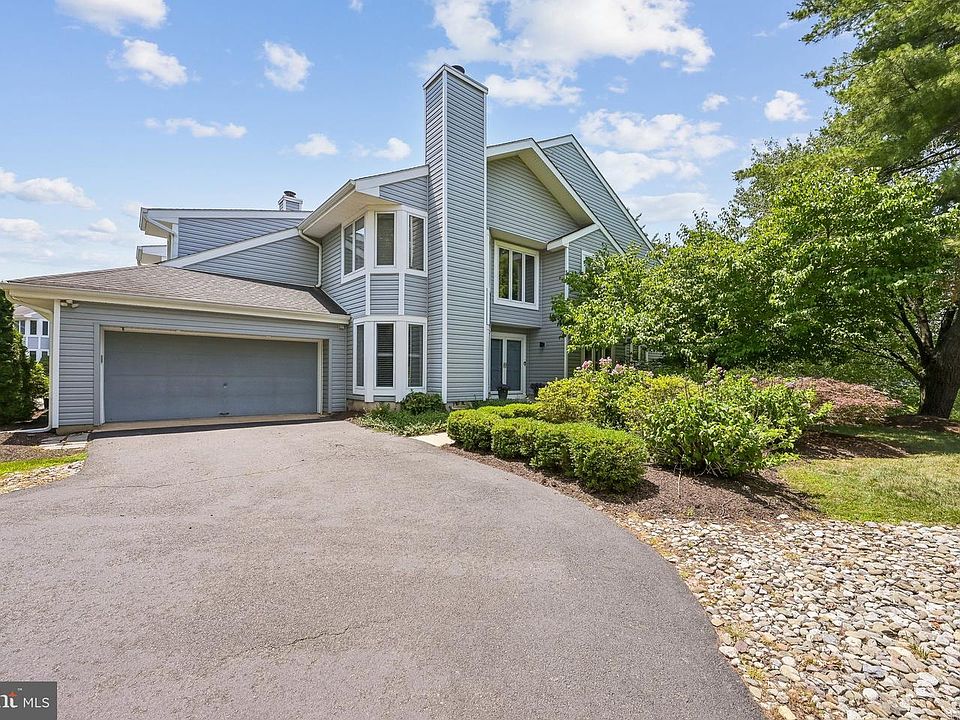 1st image of 704 Sunshine Lakes Dr