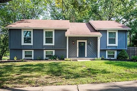1st image of 3040 Yellowstone Dr