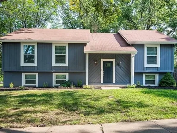 3040 Yellowstone Dr, Lawrence, KS 66047