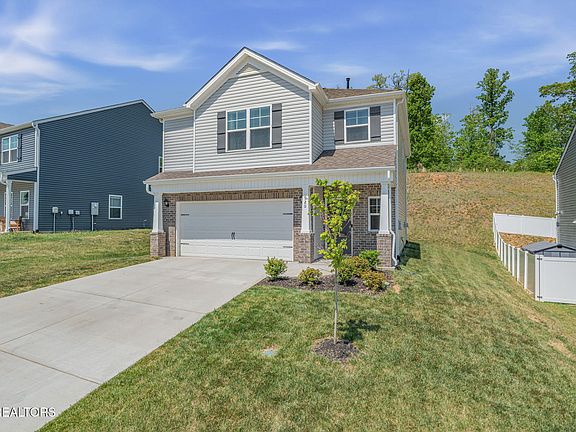 2nd image of 920 Utopia Ln
