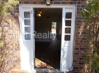 470 S Jeff Davis Dr, Fayetteville, GA 30215