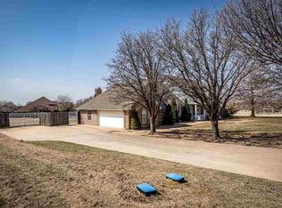 1 NW Bent Tree Cir, Lawton, OK 73505