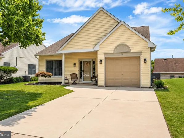 18 Lantern Ln, Columbus, NJ 08022