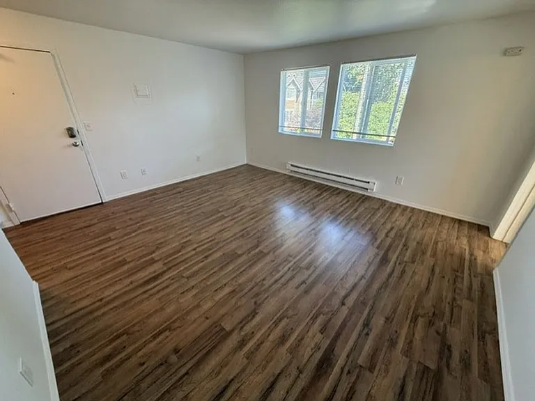 301 Apartments — Photo 29