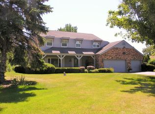 25605 N Arrowhead Dr, Mundelein, IL