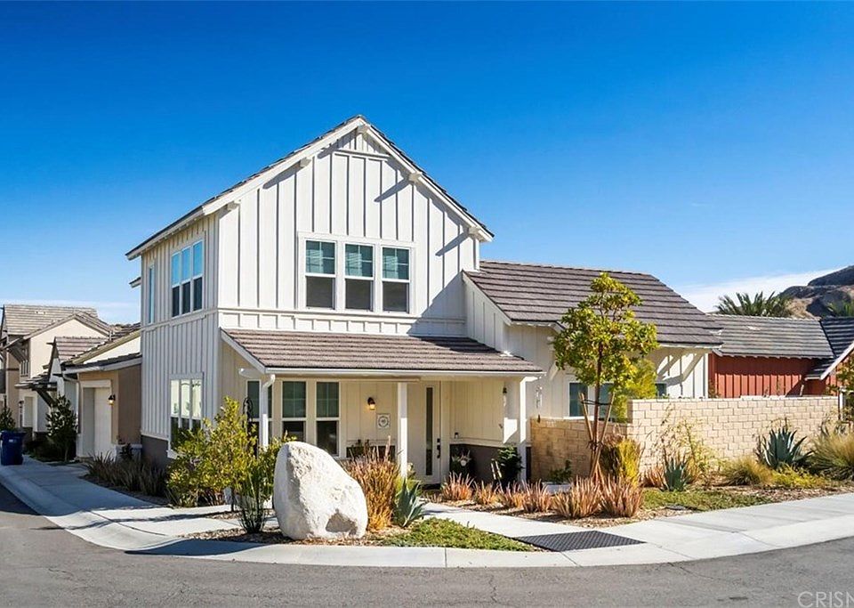1st image of 25108 Grapefruit Ln