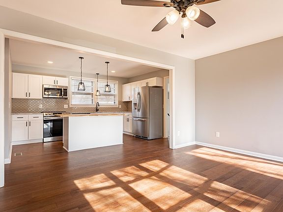 4th image of 276 Penfield Dr
