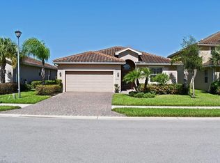 2391 Heydon Cir E, Naples, FL 34120