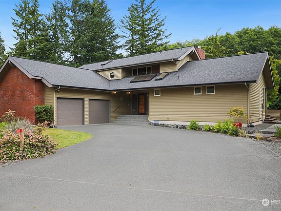2nd image of 325 Cameron Drive
