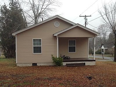 1st image of 300 Earle Pl
