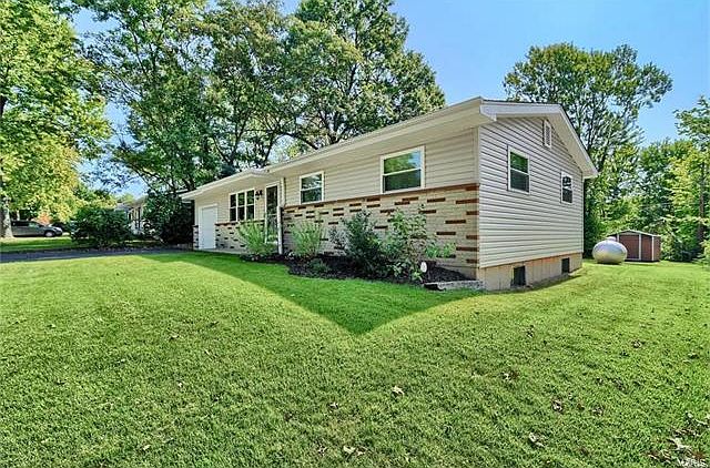 1st image of 216 Hill Dr