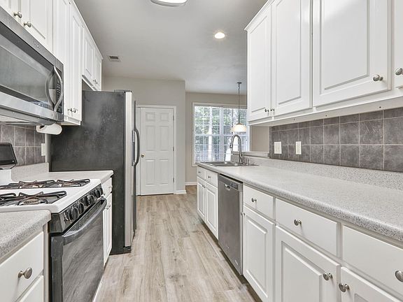 2nd image of 43 Oak Park Sq