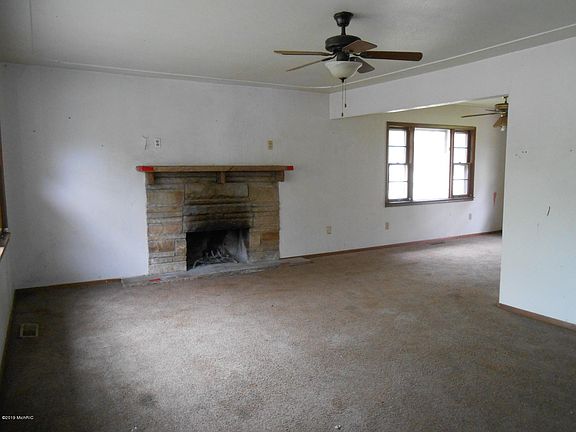5th image of 215 Burr St