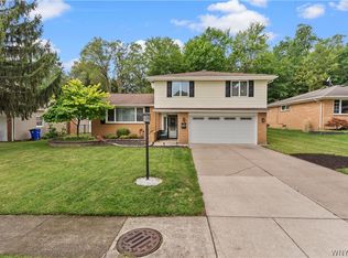 76 Rosewood Dr, West Seneca, NY 14224