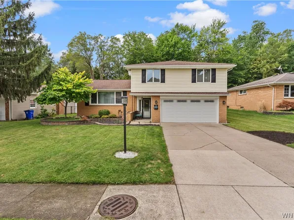 76 Rosewood Dr, West Seneca, NY 14224