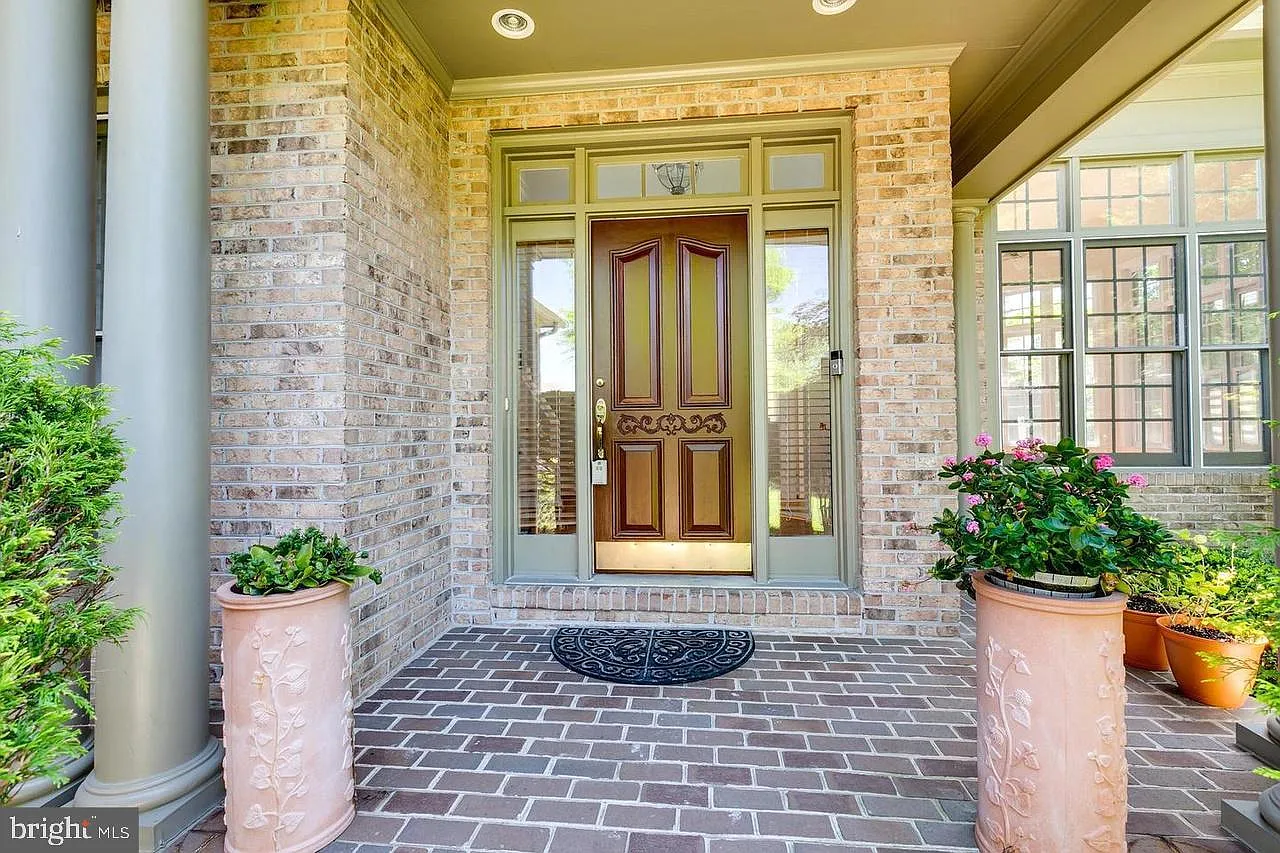 4 bed, 4.5 bath, 3955 sqft, $7,800 — Photo 3