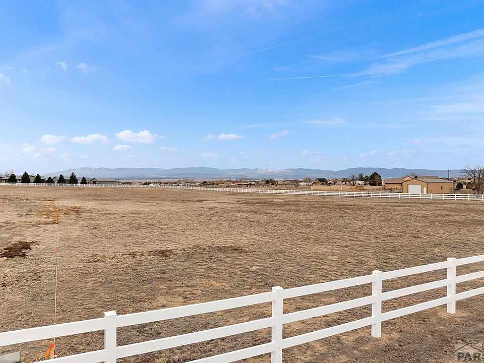 1st image of 748 W Calle De Caballos