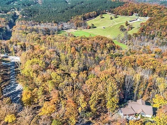 3rd image of 98 Winding Rdg