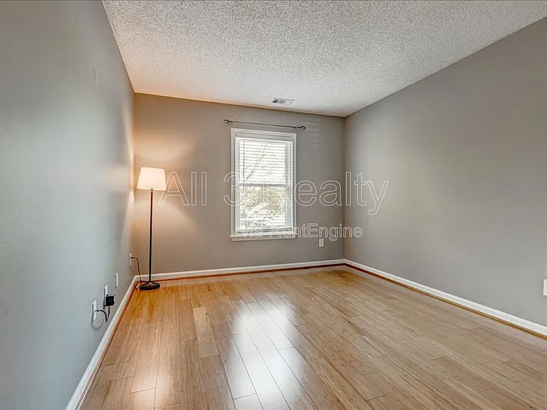 2540 Alvecot Cir — Photo 16