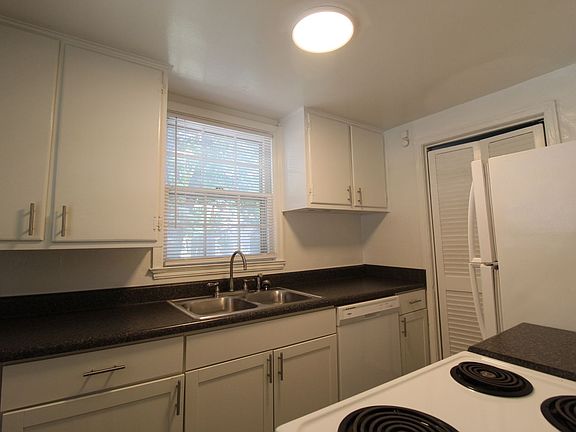 5th image of 300 E 26th Ave