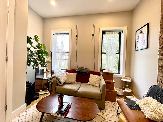 Rented by Pear NYC LLC | media 12