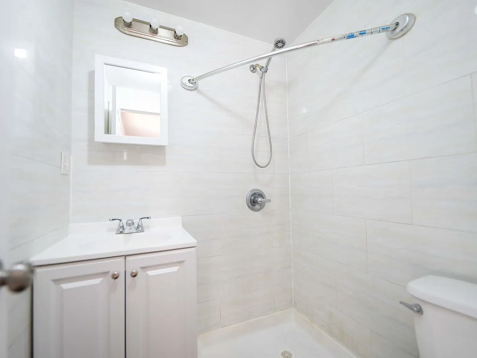 2 bed, 500 sqft, $2,200 — Photo 3