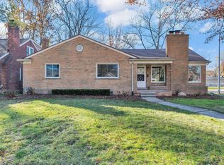 2021 Huntington Blvd, Grosse Pointe Woods, MI 48236