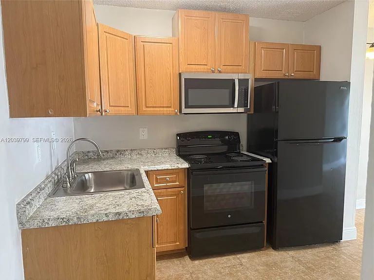 715 NE 2nd Ave #204 — Photo 10