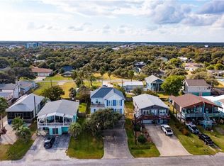 207 S 2nd St, Rockport, TX 78382