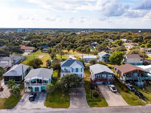 207 S 2nd St, Rockport, TX 78382