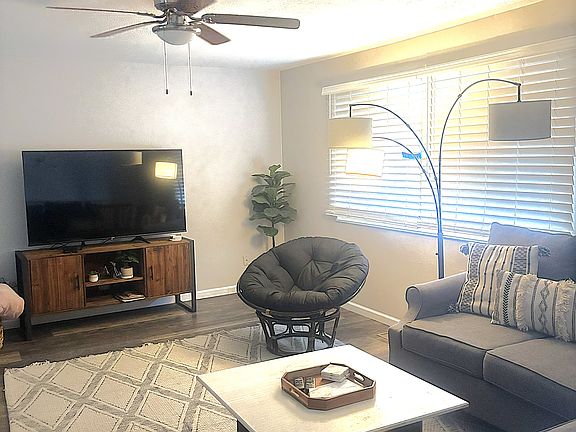 3rd image of 2262 Pear St