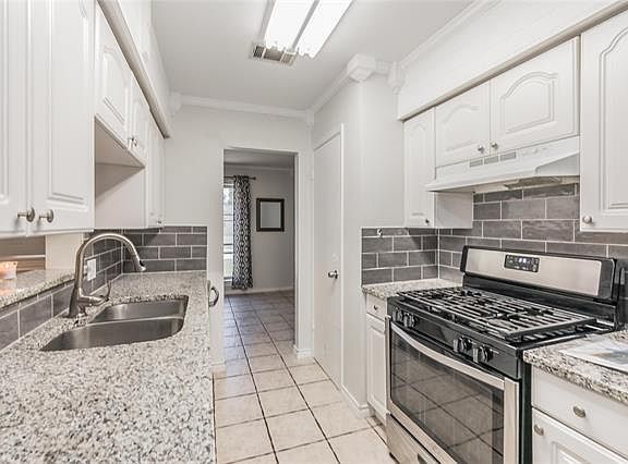 2nd image of 1104 Crane Dr