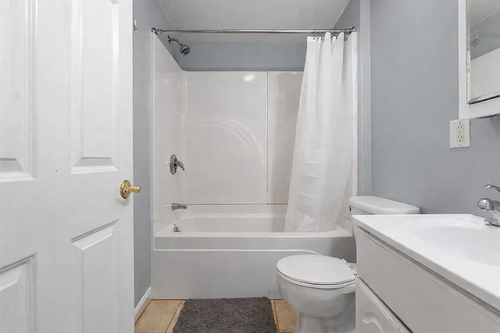Studio, 1.0 bath, 350 sqft, $2,500 — Photo 4