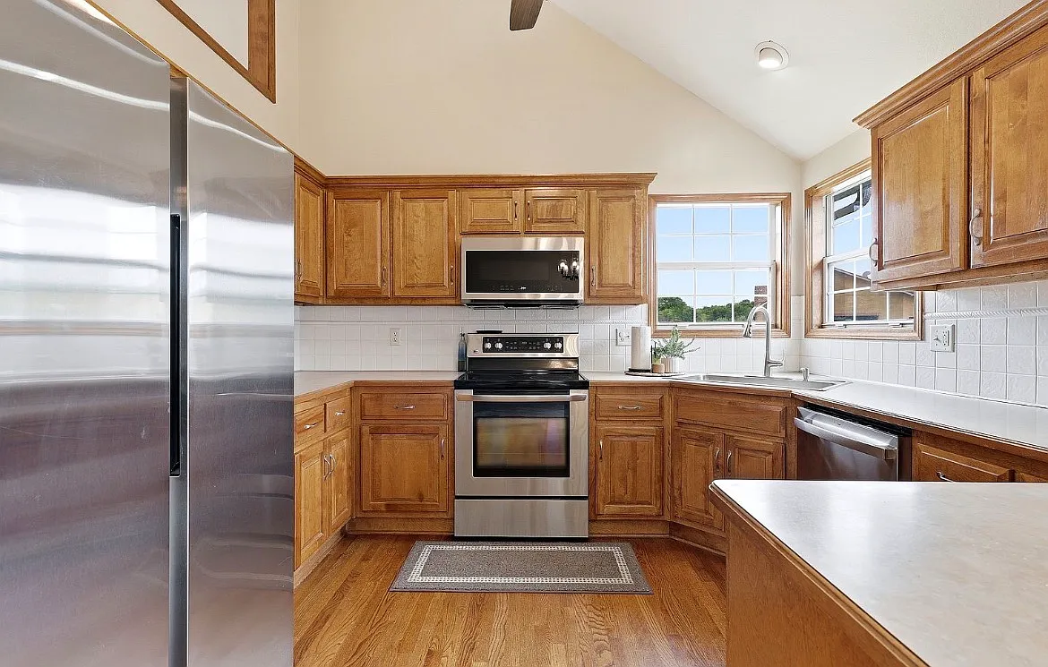4 bed, 1651 sqft, $2,500 — Photo 3