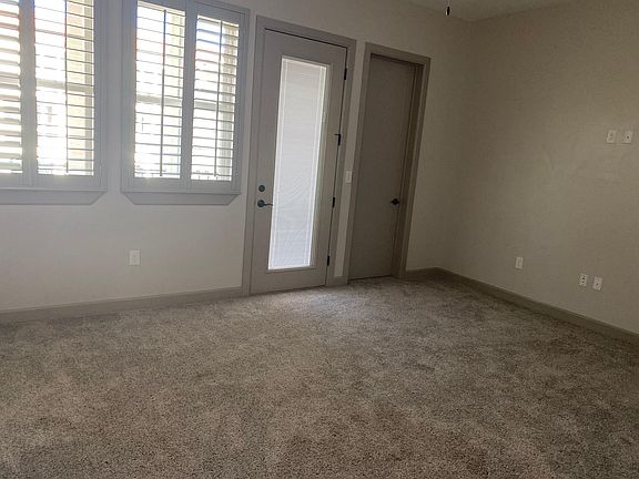 5th image of 325 Vin Almoradi Ct