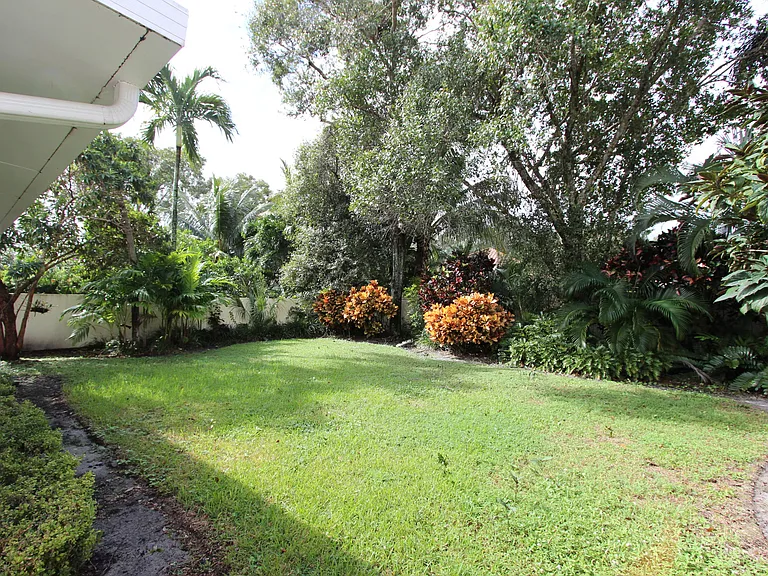 117 Hampton Cir — Photo 37