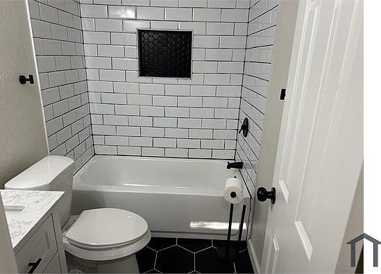 4th image of 1718 NE 25th St