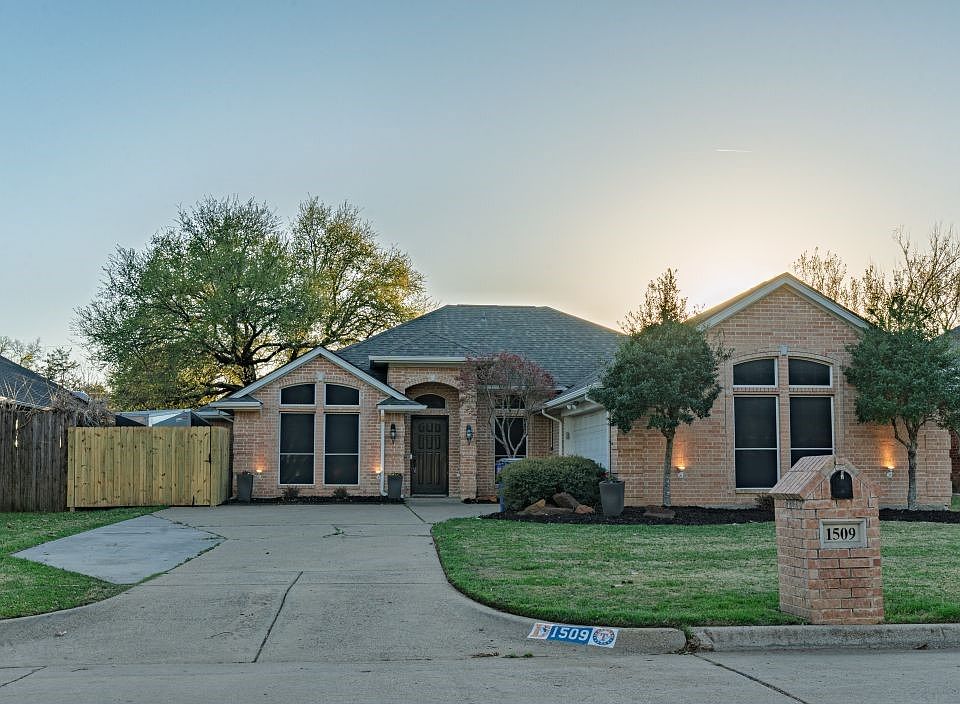 1st image of 1509 Bridge Water Ln