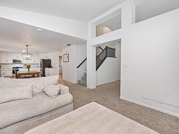 4th image of 1385 Pintail Way